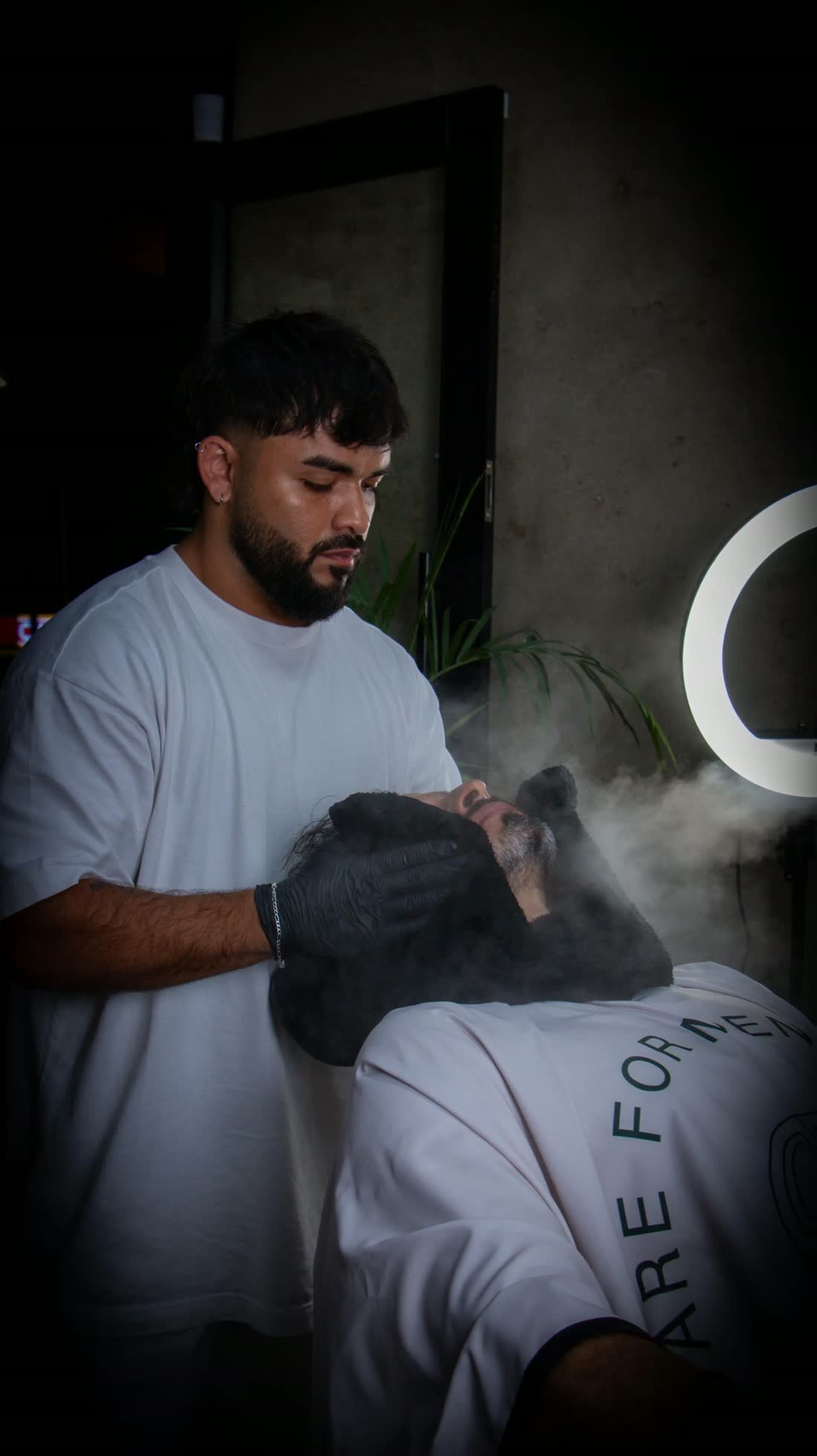 Toalla caliente en la barbería
